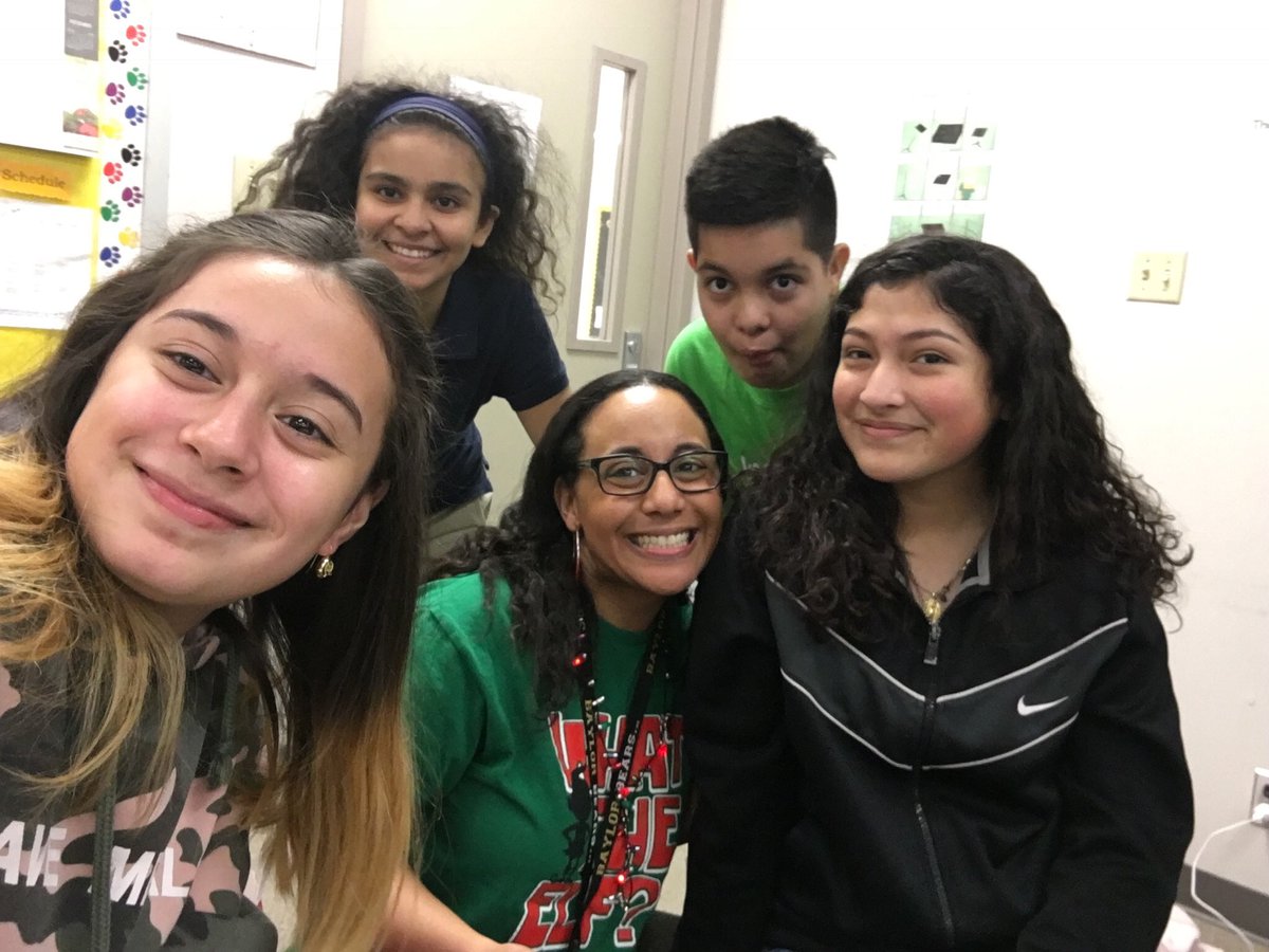 amsavid's tweet photo. This goes back to AVID 2017?! Where are they now?! Once an Alief cub, always a cub. Once part of the AVID family, always part of the family. #familyiseverything #dysfunctionalfamilyandall #AVIDsupport #avidadvocate https://t.co/r3vJadf7wK