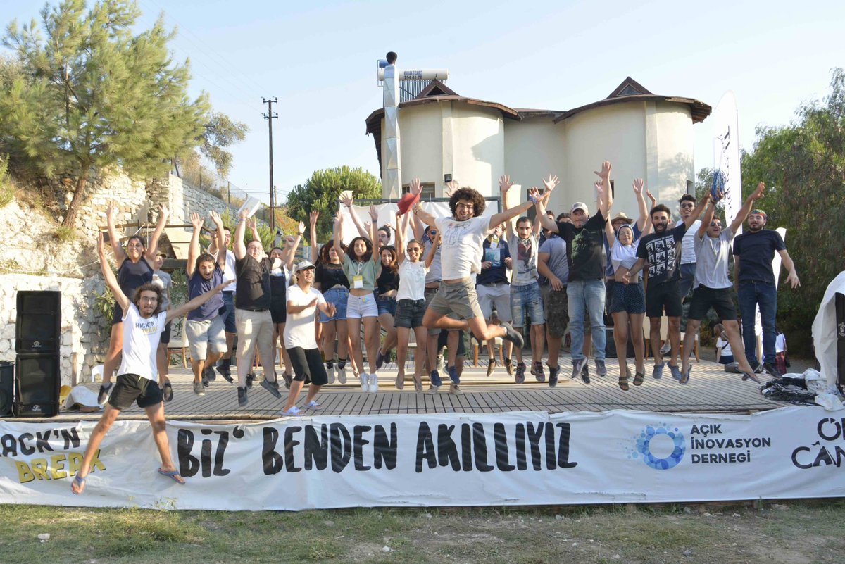 hacknbreak's tweet photo. 1⃣#TBT gibi tbt. Binaların içine hapsolmadan da yaşayabiliriz. Üretebilir ve paylaşabiliriz. 5 yıldır bunu deneyimliyoruz. 

Acaba? diye çıktığımız bu yolda, bu sene #hacknbreak 5. kez ama online gerçekleşecek. OpenCampus'u seneye kadar ''birlikte'' muhteşem bir yer yapacağız. + https://t.co/WqlO5gcucj