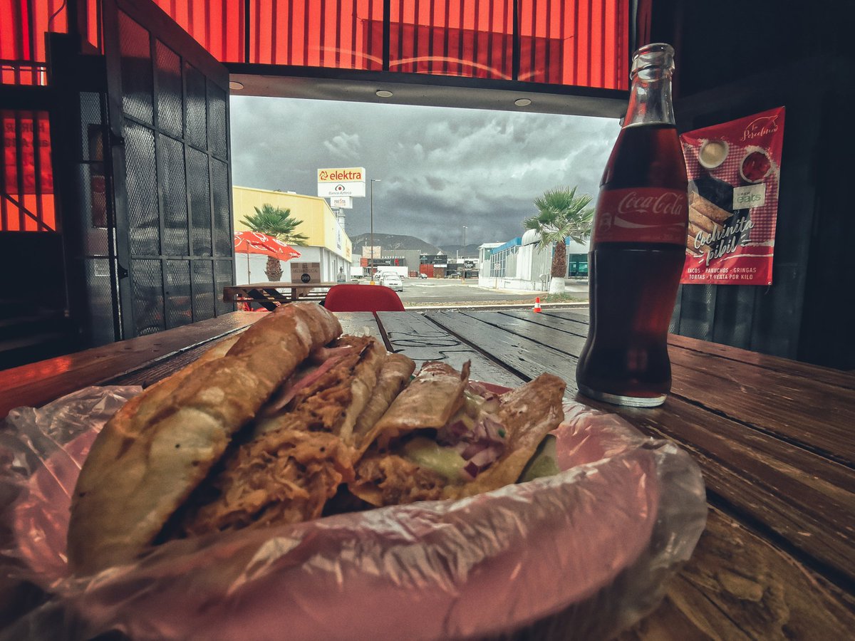 Correarules's tweet photo. Buenos días a toooodoooos! AMLO cenó en la Casa Blanca una deliciosa cochinita pibil junto a Ricardo Salinas Pliego. Yo también me eché unos de cochinita cerca de Salinas Pliego.
#TimingPerfecto https://t.co/AKoycETY3e
