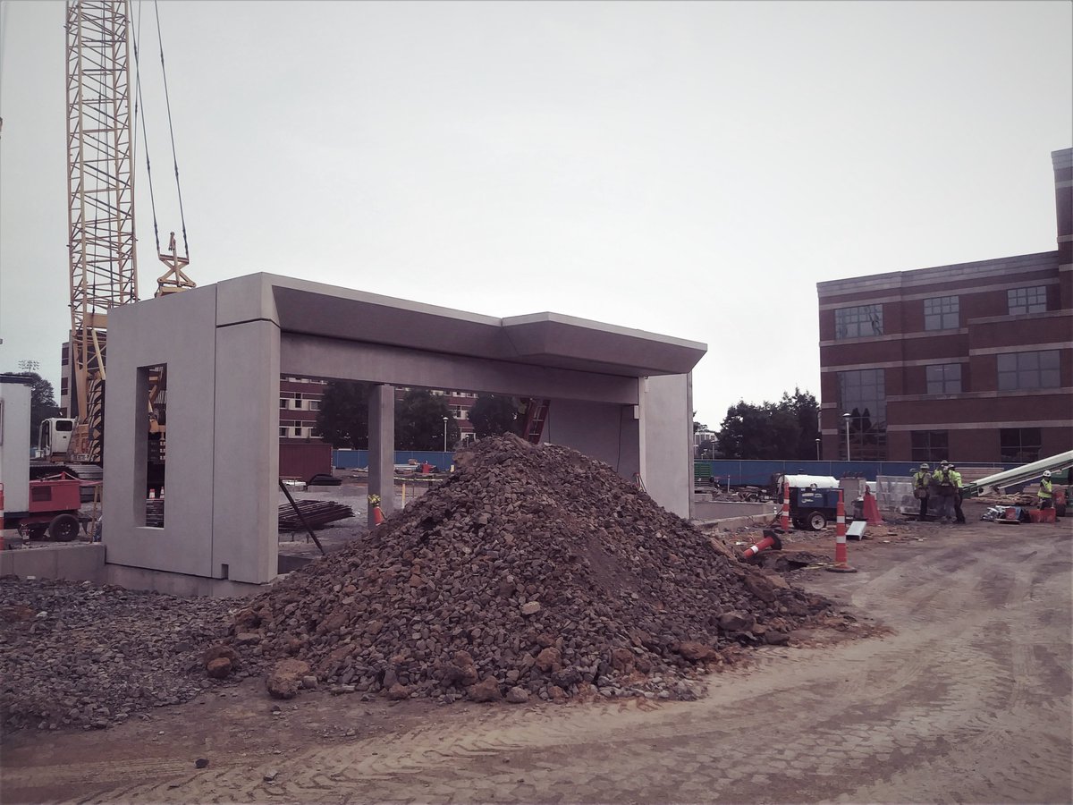 The start of erection at #PennState West Campus parking expansion project
#precast #precastconcrete #architecturalconcrete #parkinggarage