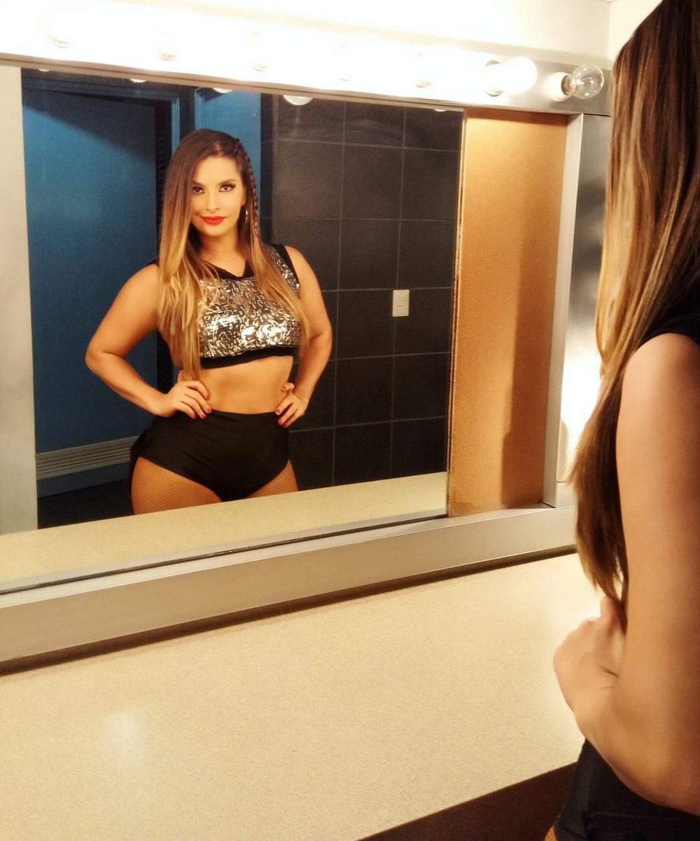 ErikaCansecoH's tweet photo. #tbt @EdithMarquezL
Un honor compartir escenario con una grandiosa artista, gran ser humano y hermosa mujer 😃
Team @DanzaTres @David_Celis_ @ShavaCoronel
Grandes bailarines 😍
#recordando #recordaresvivir #edithmarquez #contigotour #danzatres https://t.co/n0VjKcagMp