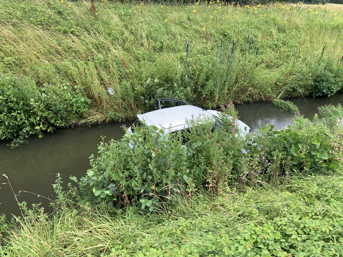Uitgerukt voor een voertuig te water. Onderweg bleek de bestuurder al uit de auto. #dienstbaar