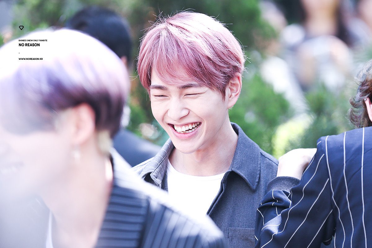  ONEW’S BACK dearest jinki,hi, how was your day? i hope that you’re able to rest  we all want to see you, but we really understand. jinki, i’ll continue writing these letters for you. anw here’s a throwback of your iconic cherry blossom hair. we miss you yours,triz