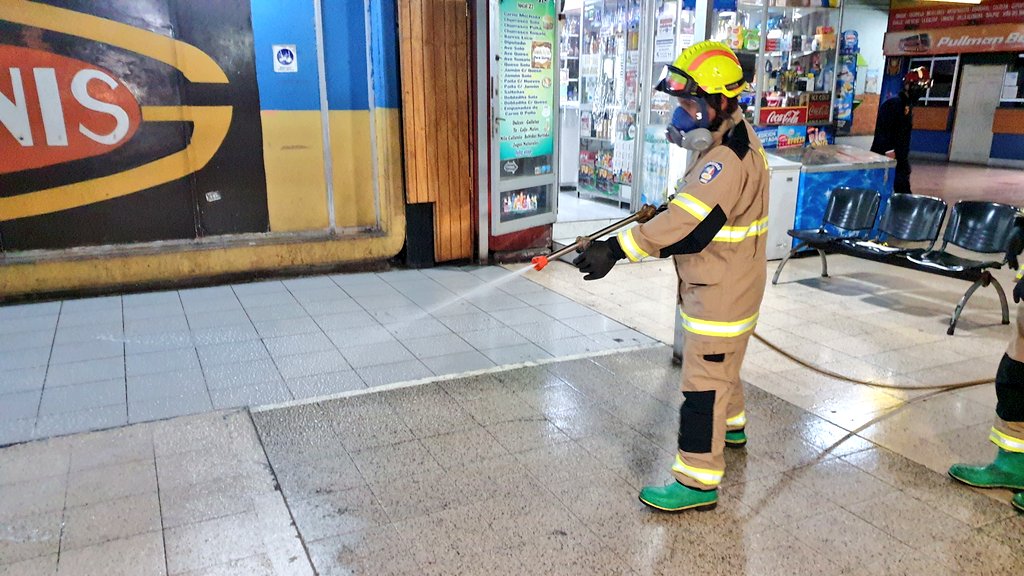 MTTArica's tweet photo. #AgendaMTT Inicia programa de sanitización del terminal rodoviario 🚌
Dos veces por semana será sanitizado el terminal rodoviario de buses de #Arica el cual será realizado por @Arica_Bomberos 👨🚒 este programa se mantendrá de manera indefinida.
#CuidemonosEntreTodos
#Conectemonos https://t.co/wKYqVyQc2X