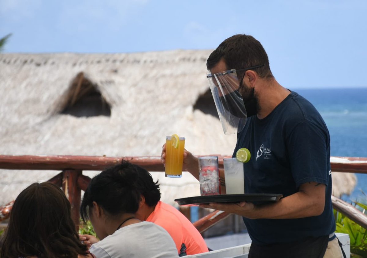 Enhorabuena a los dueños del establecimiento “La sirena restaurant &amp; lounge” y a sus colaboradores por conseguir esta insignia que es otorgada por SEDATUR y SESA.
#JuntosSaldremosAdelante 
#PuertoMorelos