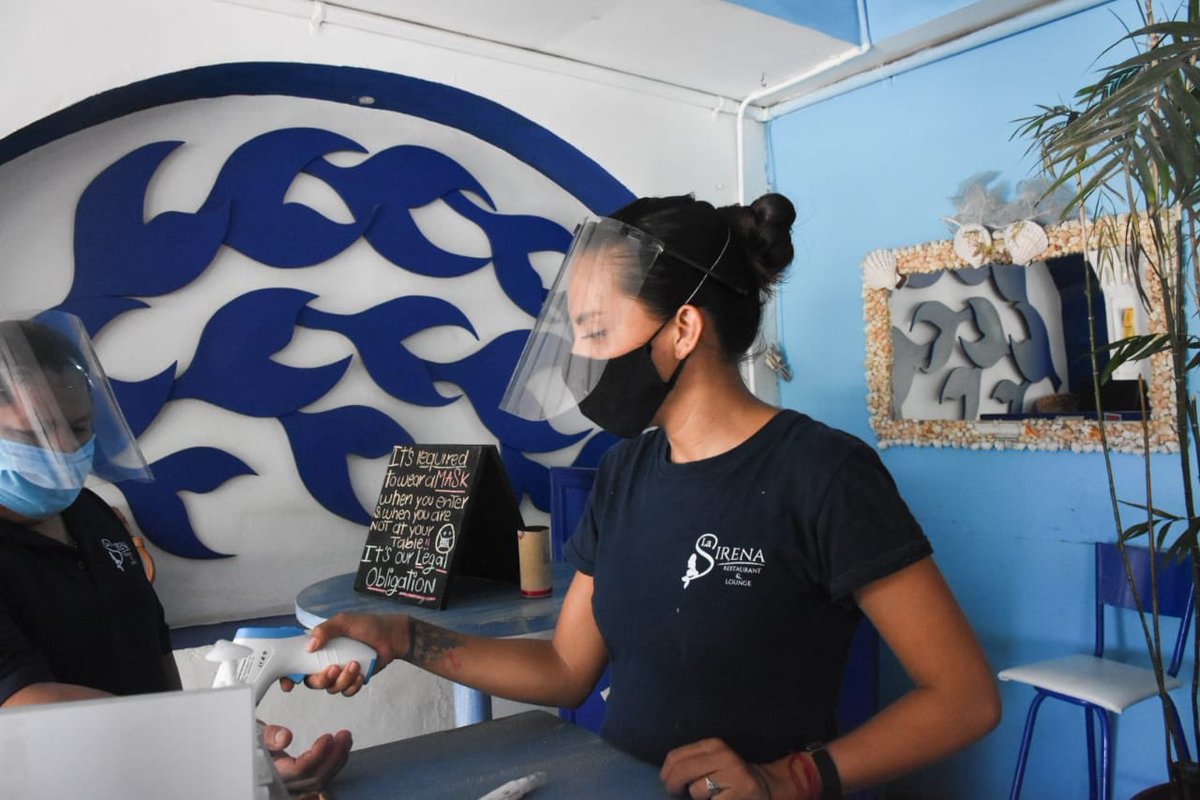 LauFdzOficial's tweet photo. Enhorabuena a los dueños del establecimiento “La sirena restaurant &amp; lounge” y a sus colaboradores por conseguir esta insignia que es otorgada por SEDATUR y SESA.
#JuntosSaldremosAdelante 
#PuertoMorelos https://t.co/O9LkzuXbgn