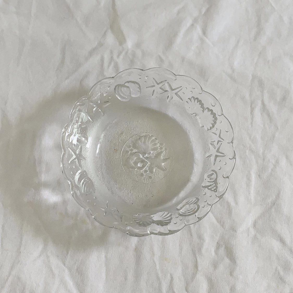 daisyonsept_str's tweet photo. ชามแก้วลายหอย+ปลาดาว 60฿⁣⁣⁣
ขนาด:  14.5cm⁣⁣⁣
⁣⁣⁣
-----------⁣⁣⁣

#ของแต่งบ้าน #ของแต่งห้อง #ของแต่งห้องมินิม���ล #เซรามิกญี่ปุ่น #ของญี่ปุ่นมือสอง #ของแต่งบ้านสไตล์วินเทจ #ของปิกนิก #พร้อมส่ง #ญี่ปุ่นมือสอง https://t.co/uf1dYMTtAD