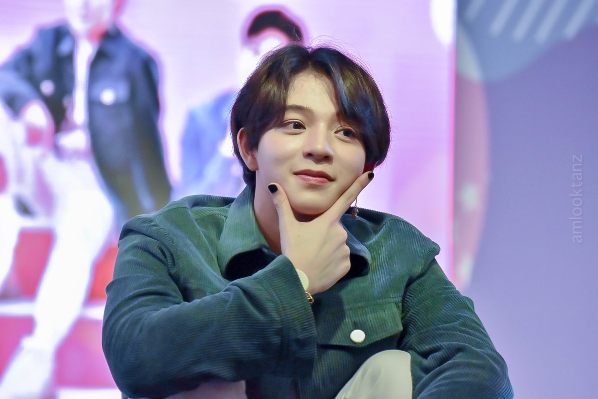 AMlooktanz's tweet photo. เก๊กหล่อ ยังน่ารักเลยค้าบบ

#บาสเด็กอ้วนที่แท้จริง 
#SB5xIdolExchange https://t.co/IVbalxN9xj