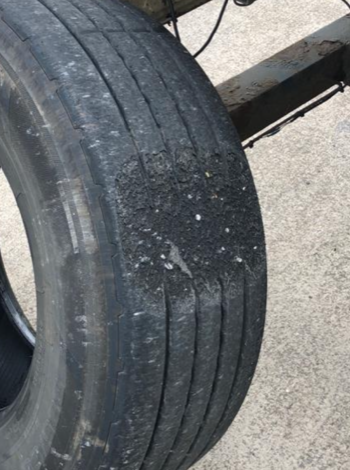 gwentpolice's tweet photo. Weβve stopped numerous vehicles which have defective tyres, including a 44-ton lorry.
The legal requirement for tyres is 1.6mm for cars and light goods and 1.0mm for vehicles over 7.5 tons.
#OpTogether https://t.co/GjbhbofUwh