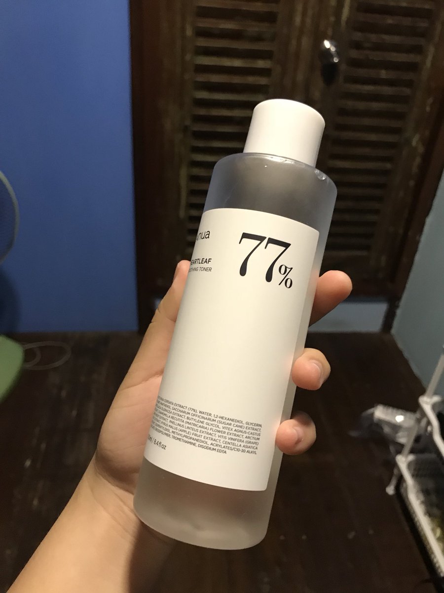 Mew56908311's tweet image. รีวิวโทอเนอร์พี่จุน✨❤️
คือใช้วันแรกๆรู้สึกเลยว่าหน้านิ่มขึ้นเอ้อ
นี่แค่วันแรกๆเด้อ แล้วพอเป็นประจำเดือนปกติจะมีสิวขึ้นเห่อมาก แต่อันนี้พึ่งมาสังเกต ประจำเดือนมาแล้วสิวไม่ขึ้น เอ้ยยปังวะ ปลื้มมาก บอกไม่ถูก
 #โทนเนอร์พี่จุน
#ไว้รีวิวห้ามขายของโว้ยย