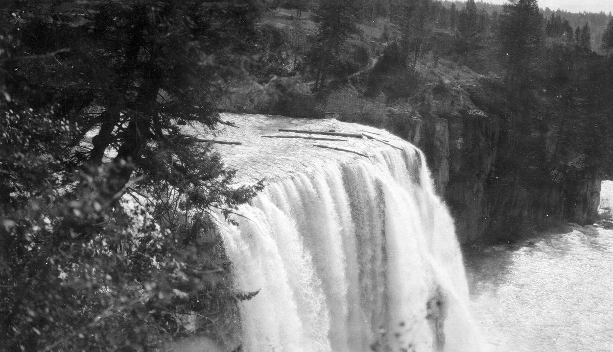 #ThrowbackThursday Mesa Falls on the Henry's Fork of the Snake River, September 1923: go.usa.gov/xfrX7. Upper and and Lower Mesa Falls are on the <a href="/Caribou_Targhee/">Caribou-Targhee NF</a> National #Forest in eastern #Idaho. #History #photography