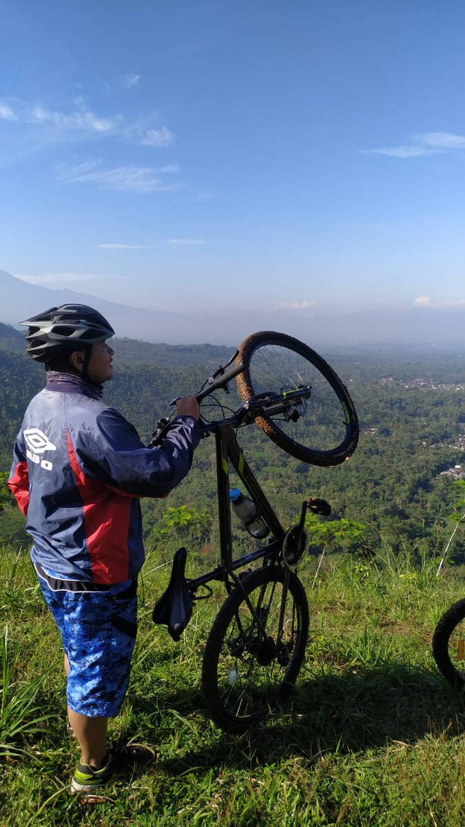 DennyYuswanto1's tweet image. Mancal 😅
#polygon 
#monarch3
#nggunung