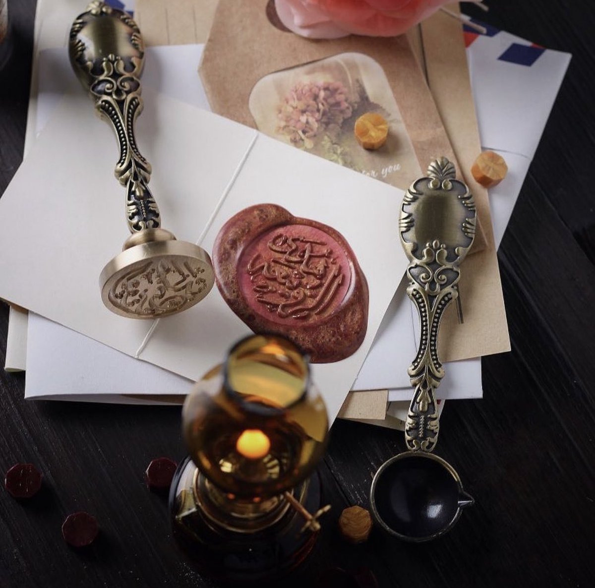 #مسابقة 🎁
ودك بختم شمعي بأسمك ! شارك معنا كل اللي عليك تسوي رتويت لهذي التغريدة 🔁
وراح تدخل السحب على ختم شمعي بأسمك 🤩💌🕯
بدون أي شروط الا متابعة حسابنا بالتويتر <a href="/hekayt_noon/">حكاية نون 🕯</a>