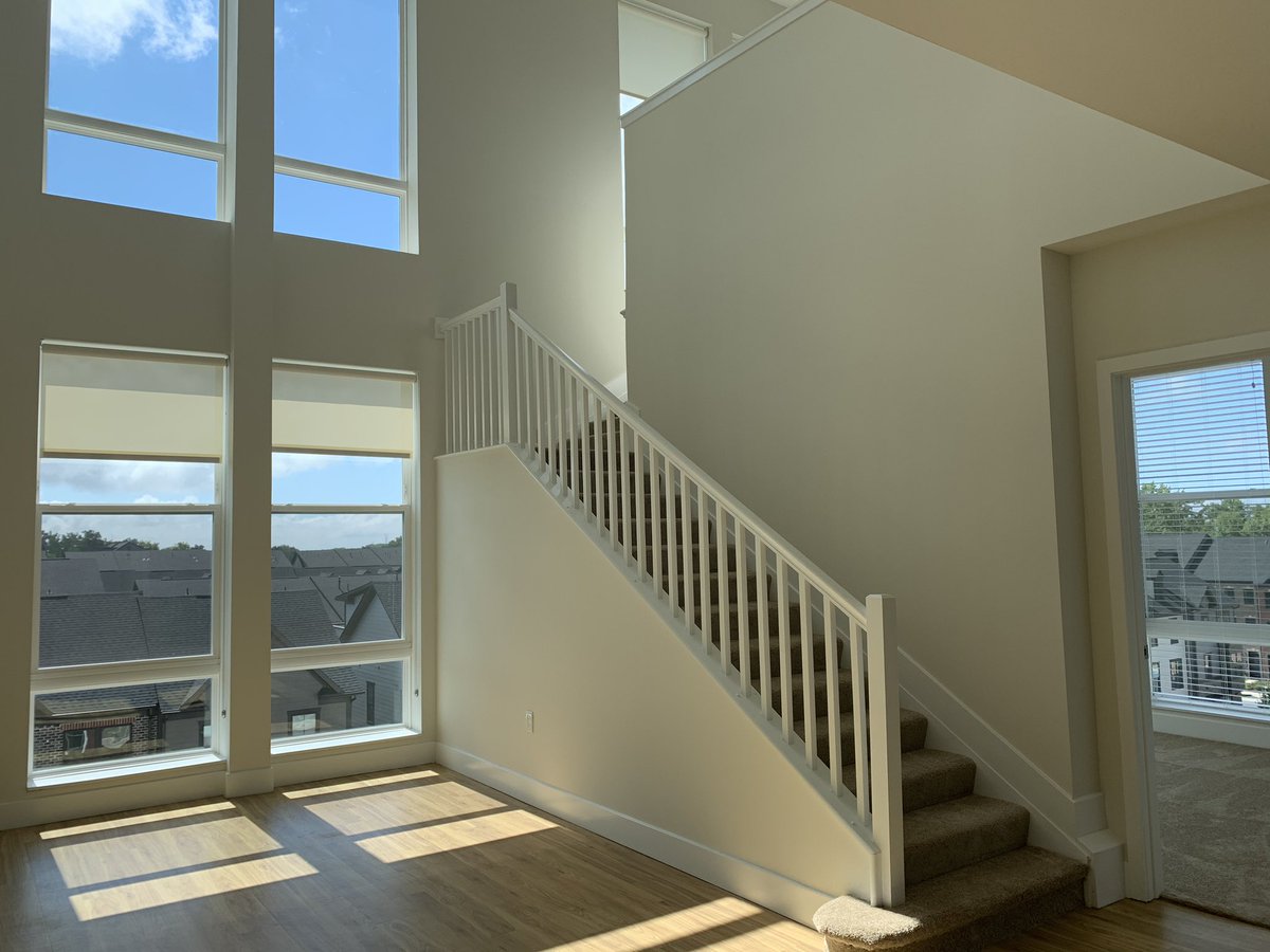 MoAshlei's tweet photo. new apt has the best natural light and I’m a little obsessed. https://t.co/Z8jBpAkOLj