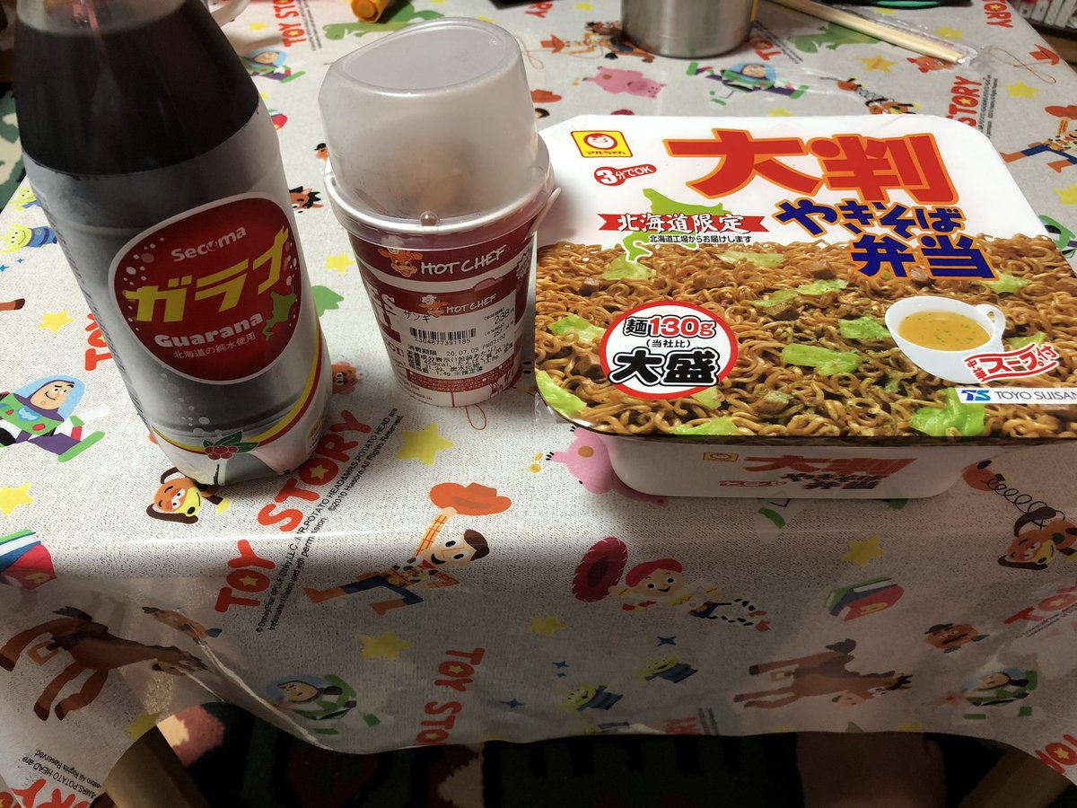 もりさとchan 今日の昼 道民なのに道民満喫した 北海道のガラナ 北海道のザンギ 北海道の焼きそば弁当 北海道のセコマで買った セーコーマート セコマ ホットシェフ ガラナ ザンギ 焼きそば弁当 やき弁