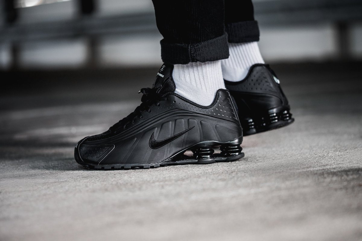 snipes nike shox