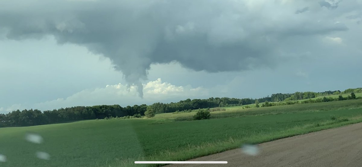 JordanMeyer88's tweet image. Thread of pics/vids from yesterday’s storms in northern Minnesota. Even got to see my first noodle 😌  @NWSTwinCities @ReedTimmerAccu @StephanieAbrams @DrGregForbes @JimCantore #mnwx