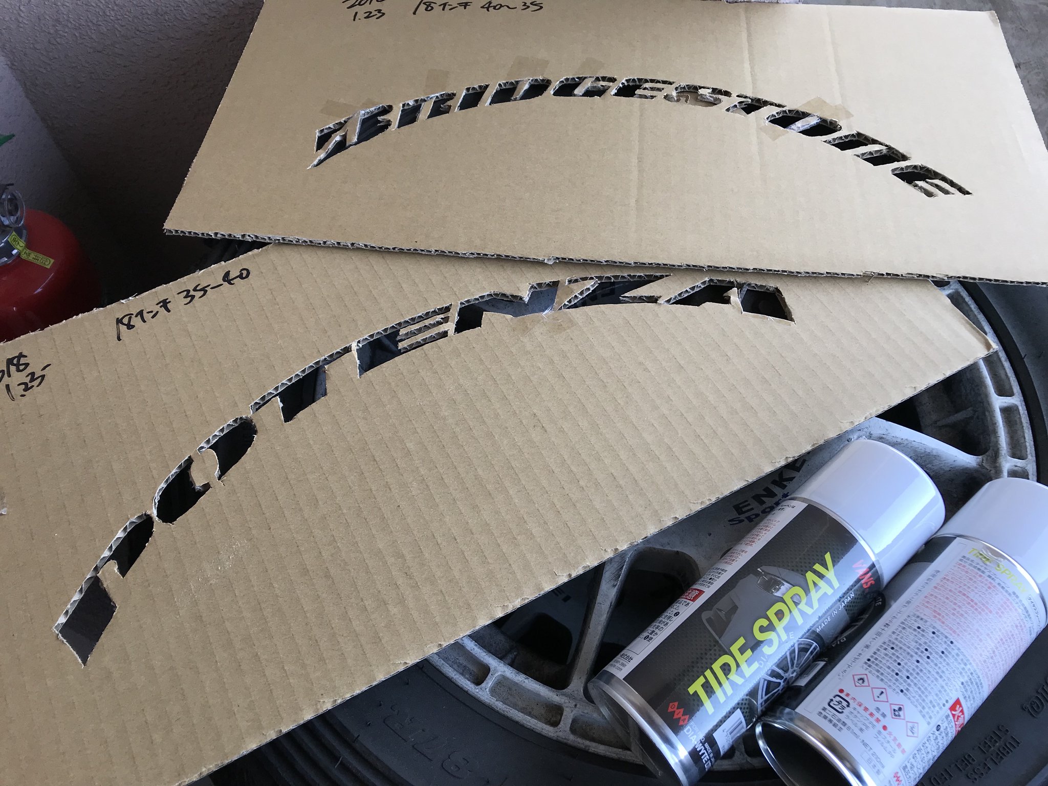 Akzw タイヤステンシルの作り方 これをこうして ね かんたんでしょ Akzw タイヤステンシルの作り方 これをこうして ね かんたんでしょ