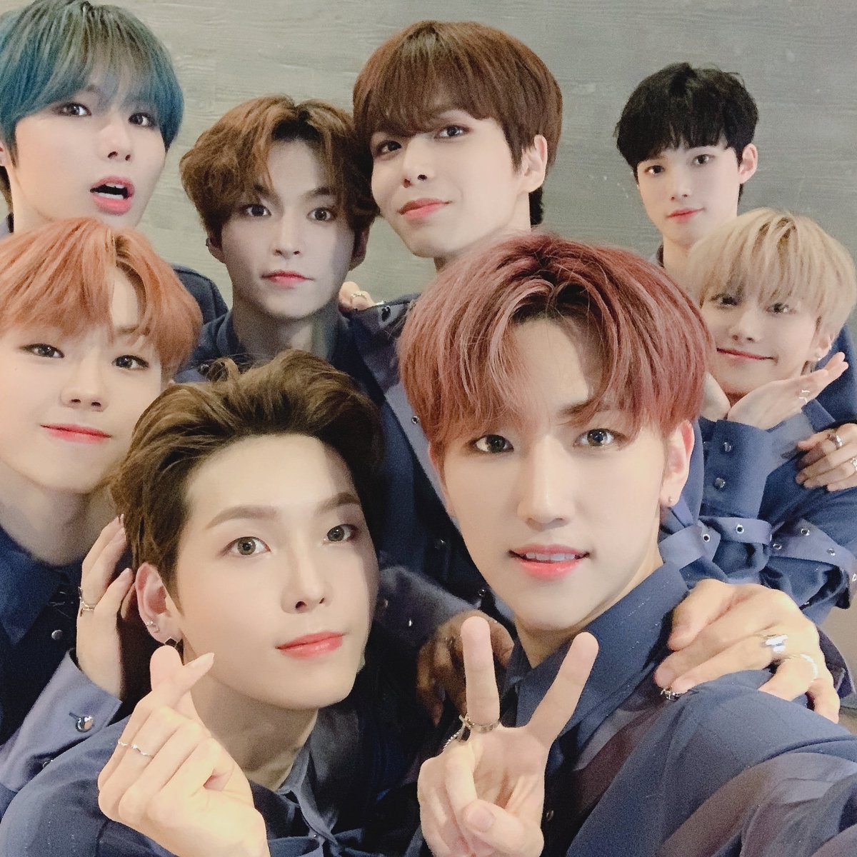 ELASTTURKEY's tweet photo. [090720] @ELASTofficial hesabının güncellemesi: 

İyi akşamlar✨ 
Lütfen yarınki Music Bank performansını dört gözle bekleyin~ ❣
Çok teşekkür ederim ve sizi seviyorum ilk ayımızı kutladığımız için, sizi seviyorum💕

#엘라스트 #ELAST #1MonthWithELAST https://t.co/QOzdExJi2q