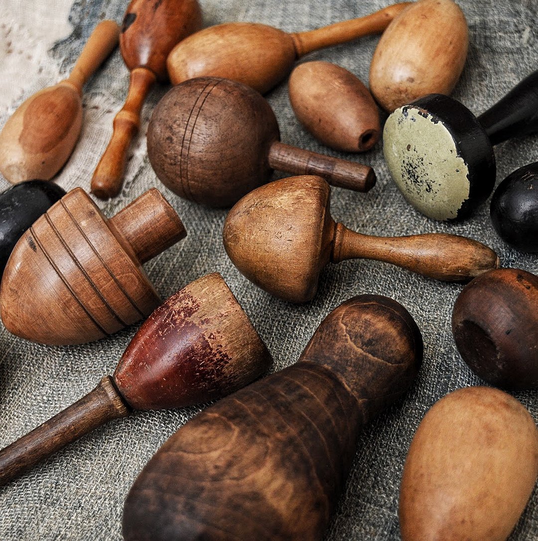stitchandtickle's tweet photo. Once in a while, I'm drawn to an object and start forming mini collections.. this one is of #vintage #darning #tools.  
What do you collect? 
.
.
#collections #darningtools
 #stitchandtickle #handmade #leatherbags #giftshop #shopboston #shopbostonlocal
@sowaboston #sowaboston  #s https://t.co/Kmd55M9FqC