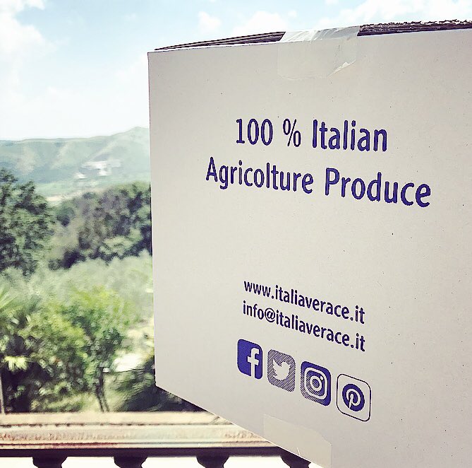 ItaliaVerace's tweet photo. 🇮🇹 💯% Italian Agricolture Produce 🌾  Grazie per aver scelto la nostra confezione regalo  🎁  🍯 🥫🍎 Con #ItaliaVerace solo prodotti coltivati e confezionati in Italia 🍏 🍑 Per info &amp; acquisti clicca sul link 👇🏿
https://t.co/9z6Kfwth8m https://t.co/oVvSuiOZCP