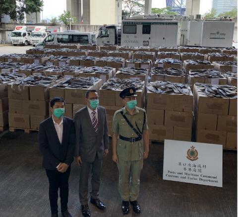 pacificolibreEC's tweet photo. 26 toneladas de aletas de tiburón es el ejemplo extremo del escaso trabajo para frenar esto. La excusa de que Hong Kong no de información, NO es válida. LA EXPORTACIÓN SALIÓ DE ECUADOR   #EcuadorSinPescaDeTiburon @MinAcuaPescaEc @FiscaliaEcuador @Ambiente_Ec https://t.co/gDACX3L5aw