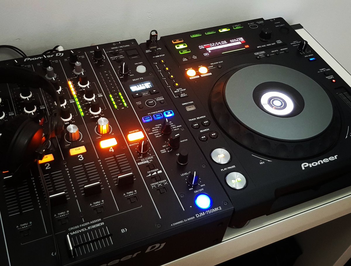 MarcTomfohrde's tweet photo. I always enjoy the time behind the decks, even if it is only for the cat...or a picture of her 😂
________________________

#marctomfohrde #trancefamily #trance #trancewarriors #trancelovers #music #mixing #pioneerdj #colored #djm750mk2 #cdj850 #hd25II #behindthedesks #cue #play https://t.co/KOAQdzdLEm