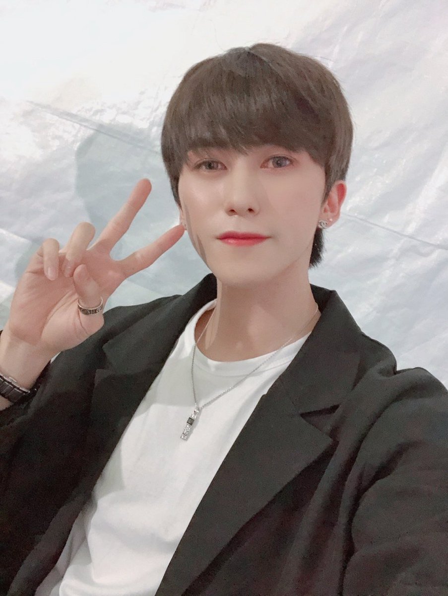 TARGET7_K's tweet image. #로이 여러분 오랜만이에요!
너무 늦게 인사드려서 죄송해요😂ㅎ
모두들 아픈 덴 없이 잘 지내시죠?🥺
너무너무 보고 싶어요!!🥺
꿈에서라도 만나요~~
모두들 굿나아아아아잇!!💕

#타겟