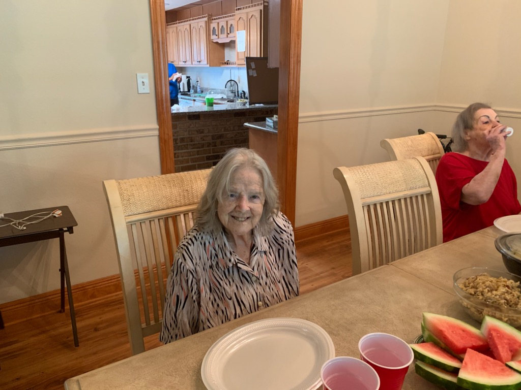 solutioncare_LA's tweet image. Our Solution Care Homes residents had a wonderful time celebrating Independence Day! We also took this time to present our manager and care providers with gift cards to thank them for with keeping our residences safe, happy, and healthy! solutioncarehomes.com/fourth-of-july/