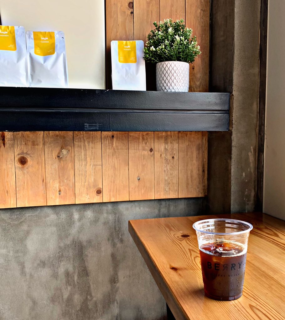 " الله يسّعد النآس ، اللي مرّت ولآ ضرّت "