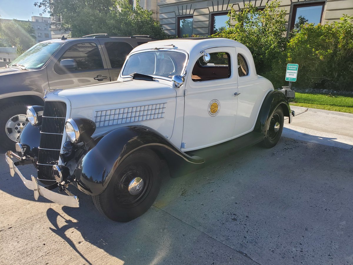 SgtPatrick127's tweet photo. Doing a little patrolling around the Capitol today.

#OldSchool 
#35Ford
#WhereComeFrom https://t.co/S41HEDx00g