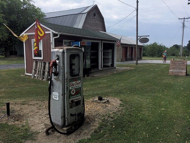 sevendaysvt's tweet photo. Enjoy biking? This day trip's for you: the fossils at the Fisk Quarry Preserve, religious sculptures at St. Anne's Shrine, and dining at Ruthcliffe Lodge &amp; Restaurant. https://t.co/Nm4QrEGrIB https://t.co/md87Va8AQF
