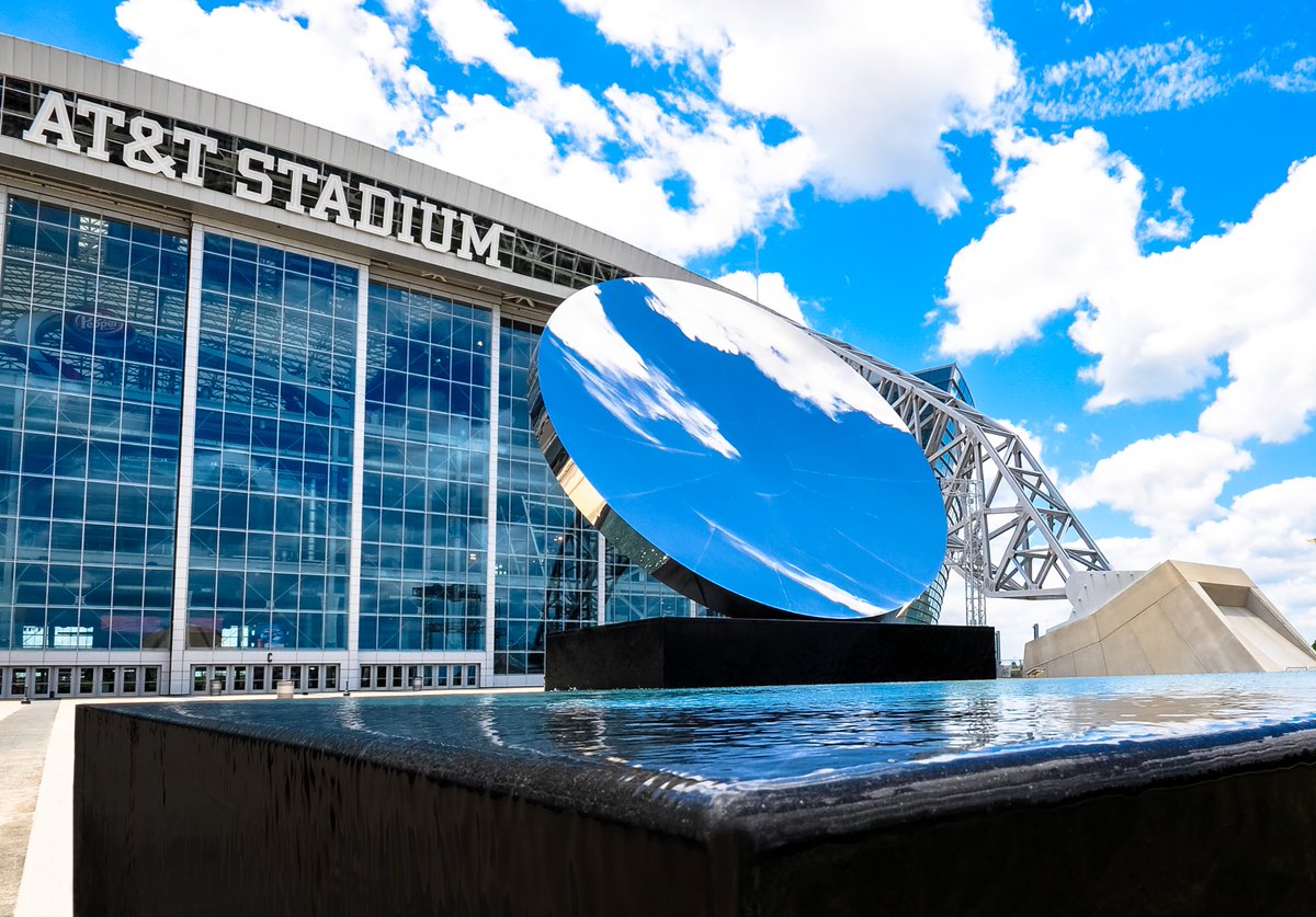 Run-on the field and get a behind-the-scenes look at #ATTStadium. Tours are available daily. 🤩 Get your tickets now! ➡ bit.ly/2ZQ32fm