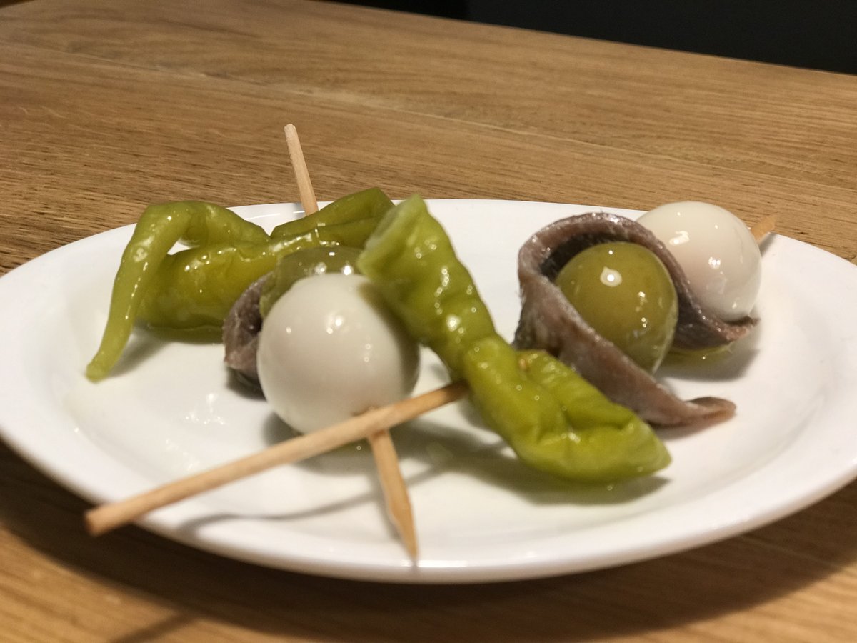 latavina's tweet photo. #gildas #ensaladillarusa #rondadepinchos #callelaurel 
Dos pinchos perfectos para #verano . Disfruta de las tardes en #Lalaurel😋. Os esperamos 🥰. #barseguro https://t.co/loyTV3EGyD