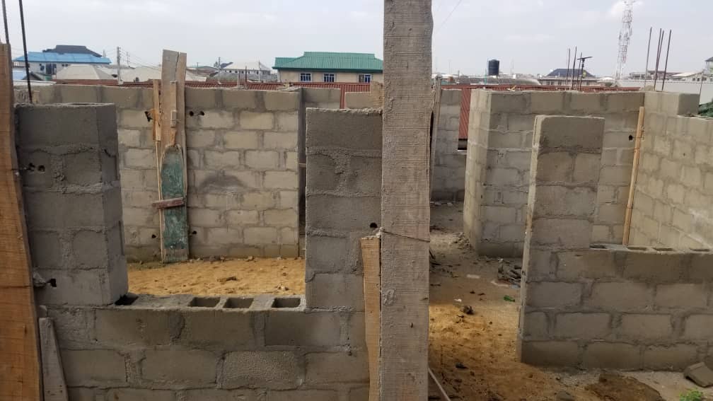 highlevelng's tweet image. A solid plot of land measuring 362.220sqm with an uncompleted 3 bedroom flat that can be raised on a newly tarred road at off Muritala b/stop, Bariga
Title: Deed of Assignment
Outright sale: 9M O.N.O
08023406063(WhatsApp)