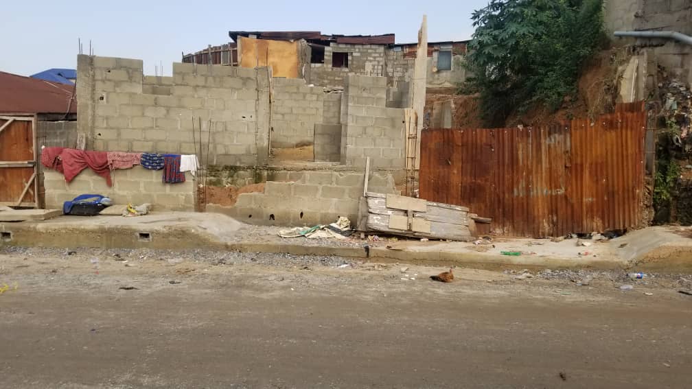 highlevelng's tweet image. A solid plot of land measuring 362.220sqm with an uncompleted 3 bedroom flat that can be raised on a newly tarred road at off Muritala b/stop, Bariga
Title: Deed of Assignment
Outright sale: 9M O.N.O
08023406063(WhatsApp)