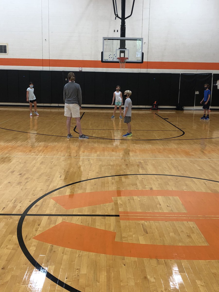 ECampsLeagues's tweet photo. Ensworth Head Girls Basketball Coach Mary Taylor Cowles instructing a defensive station at Ensworth Baskeball Camp this morning. Go Tigers! https://t.co/IOSpsKyfds