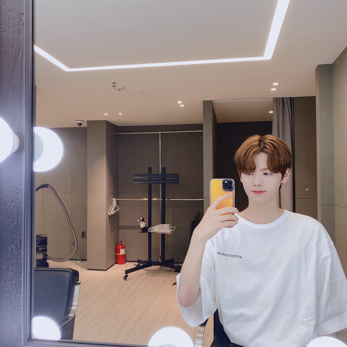 CRAVITY_twt's tweet photo. 러비티 오늘 단체 브이라이브했는데 보셨나요..??!! 앞으로도 자주할게욥!
#민희 #자러가야즤 https://t.co/icFgGpCI1c