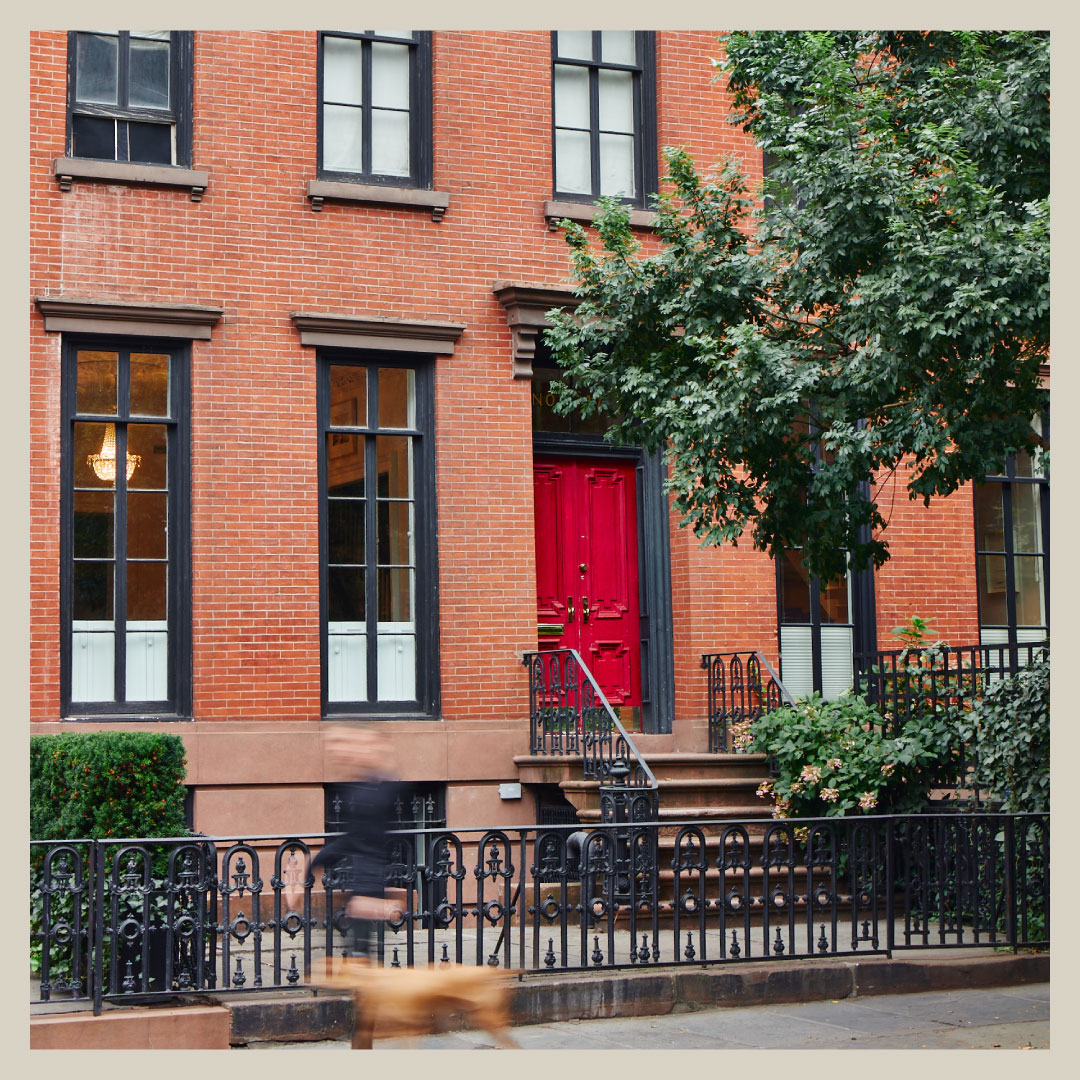 Residential charm!⁠
⁠
Admiring the quiet streets of West Chelsea all around #LanternHouseNYC⁠.⁠

LanternHouse.com