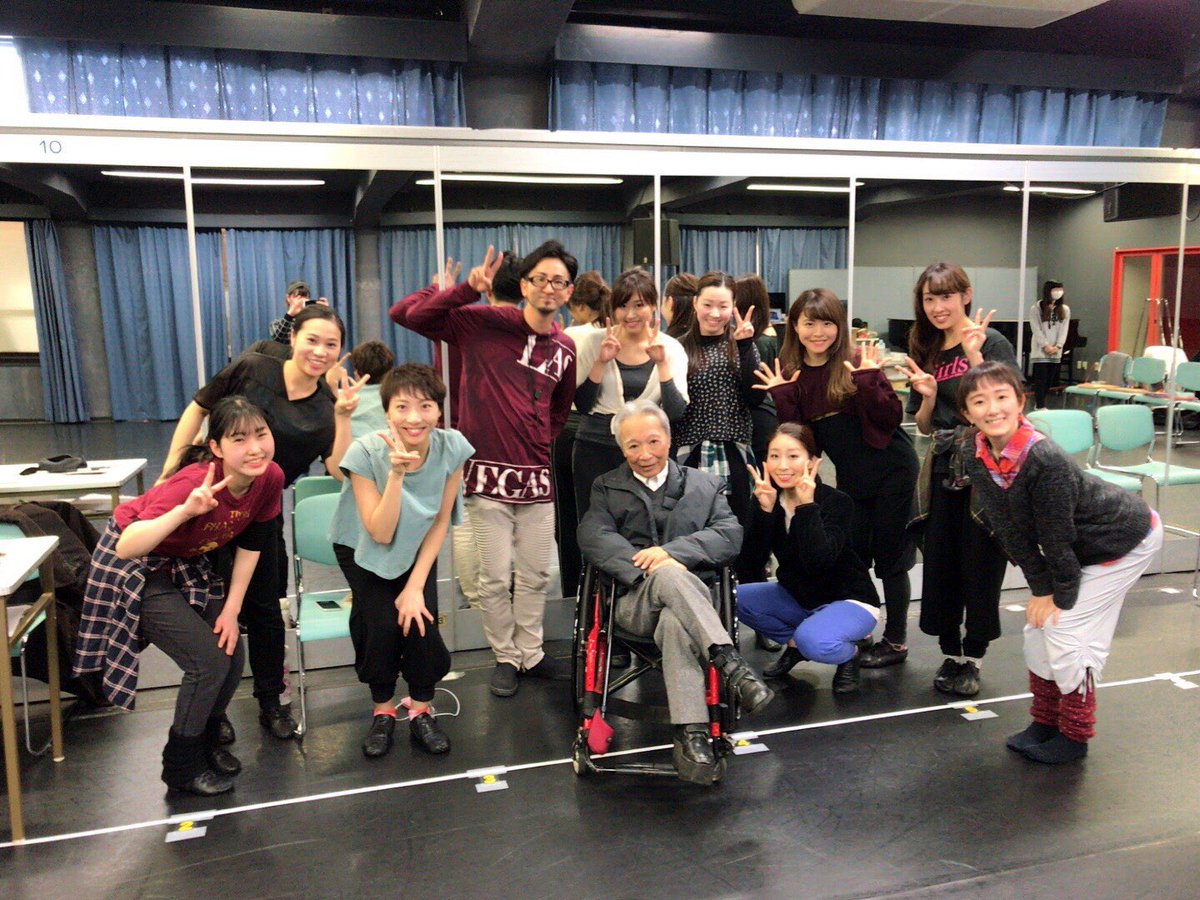 先生、もう1年経ったなんて信じられません。
今でも先生に指摘されたことが直せなくて、悔しくて悔しくて、駅までの帰り道泣いて帰ったこと、何度も何度も思い出します。
ずっとずっとこれからも私の活躍を見ていてください。