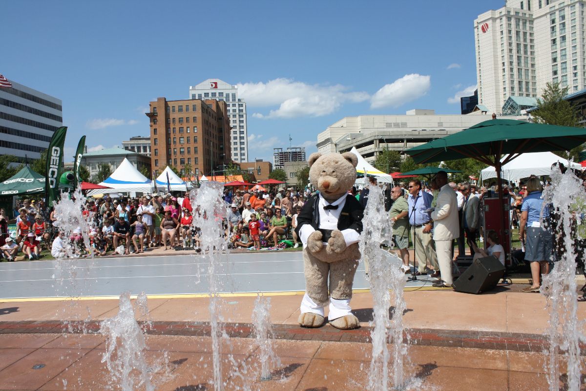 TowneBanking's tweet photo. #TBT to July 2009: TowneBank Fountain Park turned on its faucets in Downtown Norfolk! @Festevents unveiled a new Town Point Park that summer - one of the most picturesque spaces in our area. Ever the sophisticate, #TownEBear opted for tails instead of trunks for the ceremony. https://t.co/6MajxA2ZRD