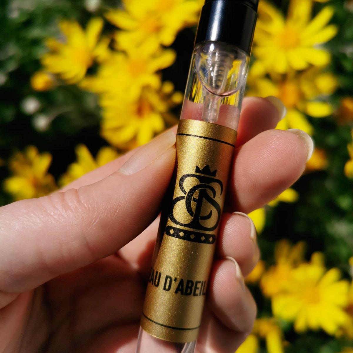 ClaireBoscq's tweet image. I am giving away, yes FREE, EAU D’ABEILLE HANDBAG ATOMISER!

I only have a limited stock of these fabulous fragrance glass 10ml bottles so CLICK here to order yours!
claireboscqscott.com/special-offer-…

#Eaudabeille #FREE #Atomiser #Perfume #wearyourcrown #summerfragrance