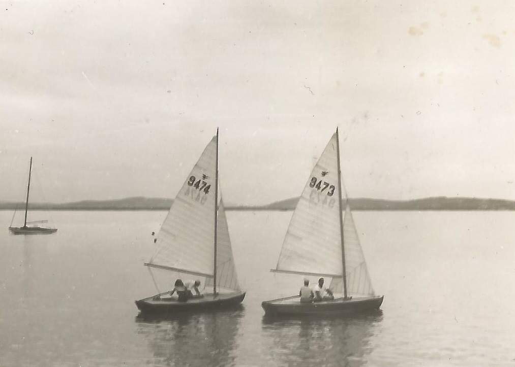 _CDJangadeiros's tweet photo. Nosso #tbt de hoje é este registro de dois veleiros da classe Snipe captado em fevereiro de 1954
A imagem faz parte do acervo fotográfico da história do #janga ⛵
#jangadeiros #snipeclass #snipe #janga https://t.co/riEIh5S81w