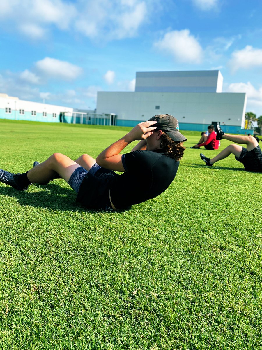 BaysideBears1's tweet photo. The #Bears are back on the #Grind! #UnfinishedBusiness @loganbrabham2 @HunterNudd @Domenick_santos @TahjaiGraham @Chasesmith2021 @GerstCameron @gino_abbruzzese @cjd_53 @Juniorleblanc5 @dhattboiivon @JacobShoulberg @donnie_cullen @DontaviousJames @HunterMucha @brichxrd https://t.co/PF1wlcU8QP