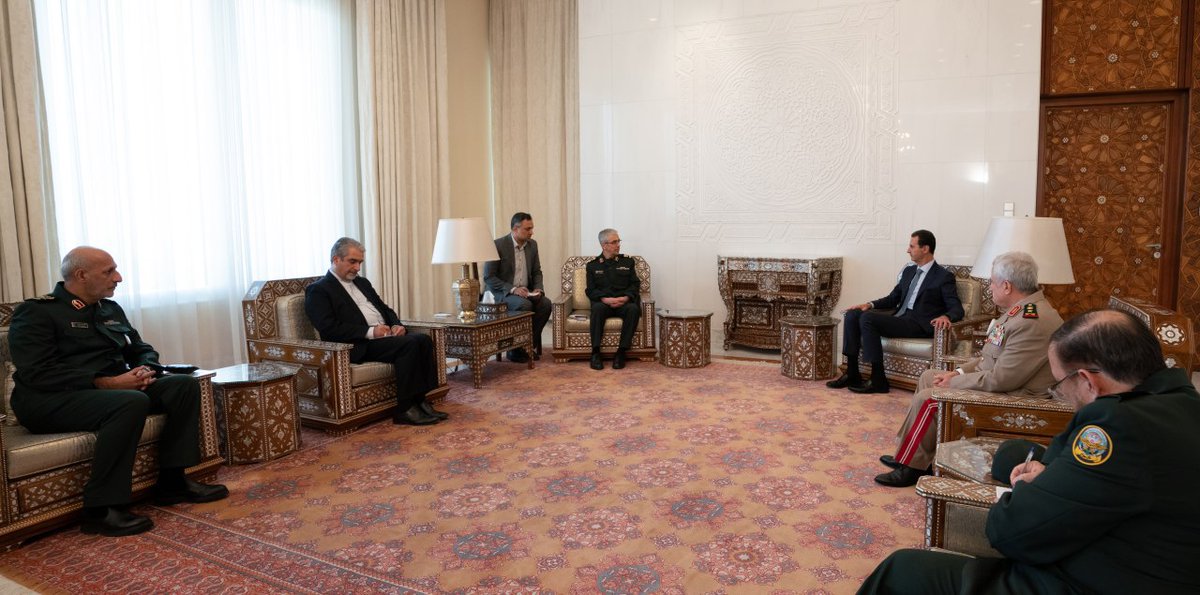 basel_9901's tweet photo. الرئيس بشار الأسد يستقبل رئيس
هيئة الأركان الإيرانية اللواء محمد باقري

#سوريا https://t.co/Humx9e5rb6