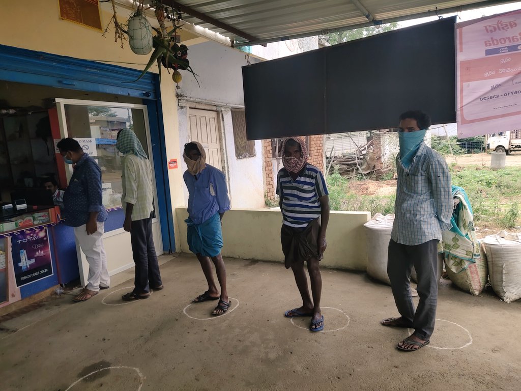 Krishna07175488's tweet photo. #CSCTelanganaDay @CSCTelangana @rajakishore_j  @Jaffer_Pasha_Md  @KZir5u7riCa79Ht 

Social distance and No mask and No  Cash ,maintaining in my CSC Center Narmetta ,Jangaon District. https://t.co/ZgoQmtCFgf