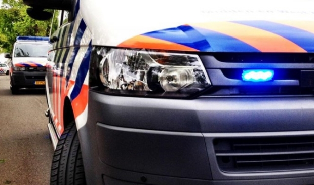 Man met mes gesneden bij straatroof in Roosendaal - ..