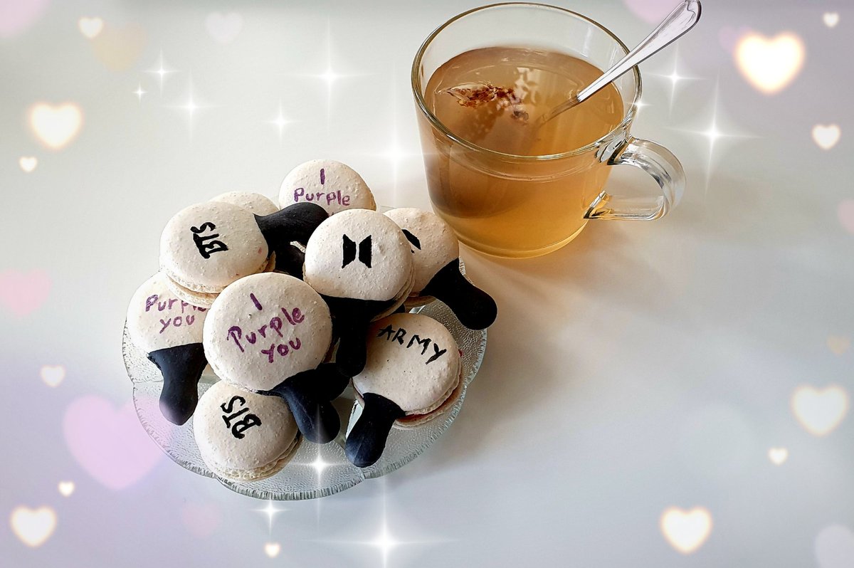 purplecosmics7's tweet photo. Happy Army day, fellas armys! 💜
Hope you all will be enjoy the day.

((I wish that i would have been able to share &amp; enjoy these army bomb macaroons with mine moots 🥺))

#BTSARMY
#Happy7thBirthdayARMY 
#HappyARMYDay 
@BTS_twt https://t.co/E5AVrfaDOd