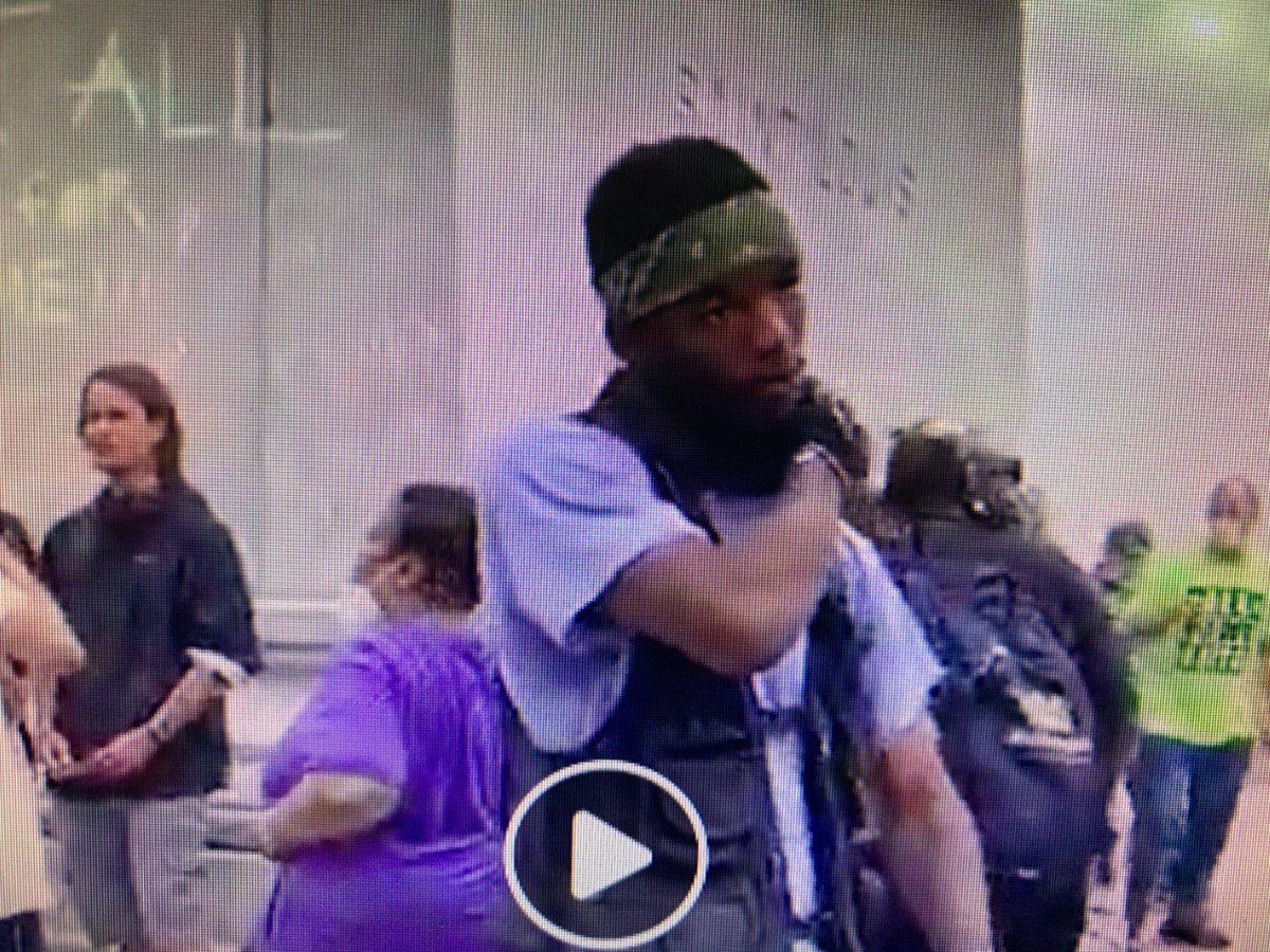 Our Detectives need assistance locating these two subjects relative to an assault on 6/27/20 at the King Louie IX statue in Forest Park. Anyone w/info who wants to remain anonymous &amp; is interested in a reward can call <a href="/STLRCS/">STL CRIMESTOPPERS</a> at 866-371-TIPS (8477). More: rb.gy/memirb