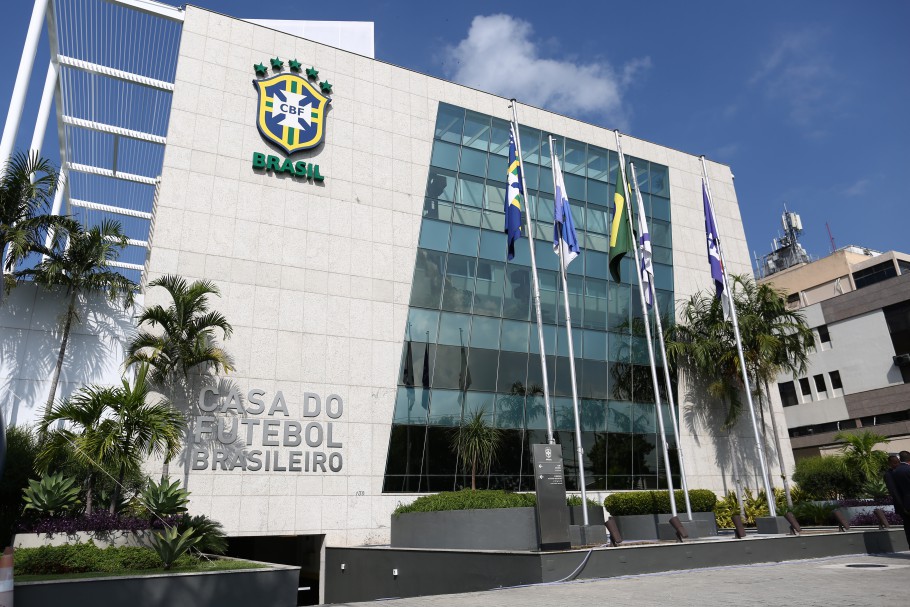 geglobo's tweet photo. Com ajustes, CBF publica novo calendário e prevê Campeonato Brasileiro até 24 de fevereiro 

Veja detalhes: https://t.co/2PC73OwYW2 https://t.co/xgb7iQjWQO